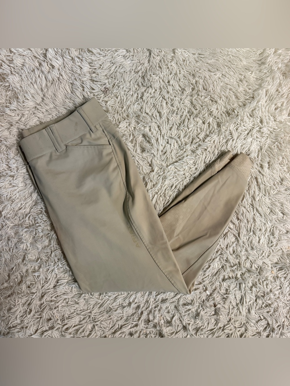 Women’s Size 34R Tan Ariat Knee Patch Horseback Riding Breeches. Some staining.